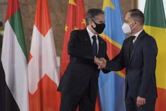 Ngoại trưởng Đức Heiko Maas (phải) và Ngoại trưởng Mỹ Antony Blinken tại cuộc gặp ở Berlin, Đức, ngày 23/6. (Ảnh: AFP/TTXVN)