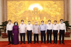 Các vị lãnh đạo Đảng, Nhà nước và các đại biểu dự Phiên họp. (Ảnh: Trí Dũng/TTXVN)