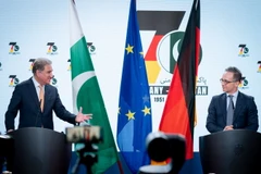 Ngoại trưởng Đức Heiko Maas (phải) và Ngoại trưởng Pakistan Shah Mehmood Qureshi. (Ảnh: AFP/TTXVN)