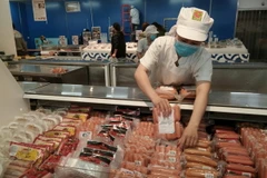 Thực phẩm tươi sống bày bán tại siêu thị Big C. (Ảnh: Bích Huệ/TTXVN)