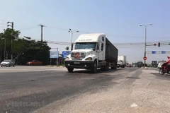 Nhu cầu vốn bảo trì đường bộ còn thiếu nên nhiều tuyến đường vẫn đưa được sửa chữa theo đúng định kỳ. (Ảnh: Việt Hùng/Vietnam+)