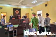 Hai đối tượng tại tòa. (Nguồn: baobaclieu.vn)