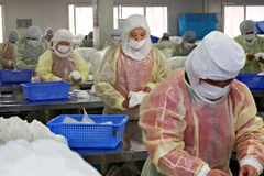 Một cơ sở sản xuất khẩu trang ở Trung Quốc. (Nguồn: AFP)