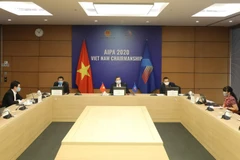 Chủ nhiệm Ủy ban Đối ngoại của Quốc hội Nguyễn Văn Giàu chủ trì điểm cầu Hà Nội. (Ảnh: Văn Điệp/TTXVN) 