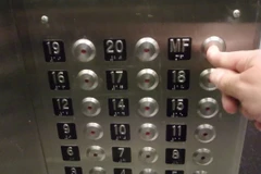 Ấn Độ: Thang máy rơi từ độ cao 30 mét gây nhiều thương vong