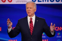 Cựu Phó Tổng thống Mỹ Joe Biden tranh luận trực tiếp trên truyền hình lần thứ 11 với đối thủ là Thượng nghị sĩ độc lập bang Vermont Bernie Sanders trong cuộc đua trở thành ứng viên tranh cử Tổng thống của đảng Dân chủ, ngày 15/3/2020. (Nguồn: AFP/TTXVN)