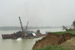 Phú Thọ tạm dừng hoạt động khai thác cát, sỏi trên sông Lô từ 25/3