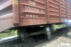 Tàu trật bánh, đường sắt Bắc-Nam tạm ngừng phục vụ trong nhiều giờ