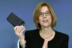 Giám đốc cấp cao của Apple Jane Horvath phát biểu tại hội thảo trong khuôn khổ CES 2020. (Nguồn: Getty Images)