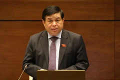 Bộ trưởng Bộ Kế hoạch và Đầu tư Nguyễn Chí Dũng giải trình ý kiến của đại biểu Quốc hội. (Ảnh: Văn Điệp/TTXVN)