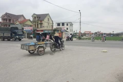 Ngã tư Văn-Bảng là điểm đen hay xảy ra nhiều vụ tai nạn giao thông nghiêm trọng nhưng vẫn chưa được lắp tín hiệu giao thông. (Ảnh: Nguyễn Oanh/TTXVN)