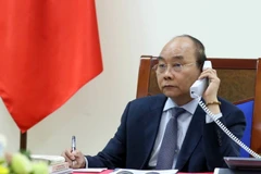 Thủ tướng Nguyễn Xuân Phúc điện đàm với Thủ tướng Nhật Bản Abe Shinzo. (Ảnh: Thống Nhất/TTXVN) 