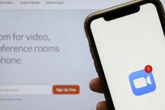 Ứng dụng Zoom đang được rất nhiều người trê thế giới lựa chọn để kết nối với bạn bè, đồng nghiệp trong thời gian cách ly vì COVID-19. (Nguồn: Getty Images)