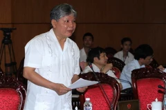 Bộ trưởng Bộ Tư pháp Hà Hùng Cường trình bày Tờ trình về dự án Luật sửa đổi, bổ sung khoản 2, Điều 13, Luật quốc tịch Việt Nam . (Ảnh: Phương Hoa/TTXVN)