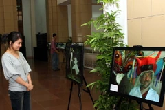 Triển lãm ảnh và hàng thủ công mỹ nghệ Venezuela tại Việt Nam. (Ảnh: Nhật Anh/TTXVN)