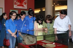 Triển lãm “Những tấm gương bình dị mà cao quý” giới thiệu 124 tấm gương điển hình trong học tập và làm theo tấm gương đạo đức Hồ Chí Minh. (Ảnh: Phương Hoa/TTXVN)