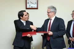 Quang cảnh buổi ký kết. (Nguồn: ambafrance-vn.org)