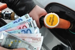 Lần đầu tiên trong hơn một năm, giá dầu tụt xuống dưới 90 USD/thùng