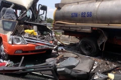 [Photo] Tai nạn thảm khốc ở cao tốc Trung Lương, 3 người chết