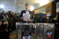 Ukraine: Bầu cử tại khu vực miền Đông là “sự tiếm quyền” trái phép