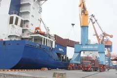 Cảng Hải Phòng ùn tắc do việc cân kiểm soát tải trọng xe 