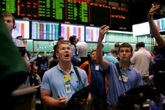 Giá dầu chạm mức thấp kỷ lục do Saudi Arabia hạ giá bán 