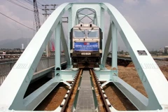 [Infographics] Xây dựng cầu đường sắt mới: Ba phương án, một góc nhìn