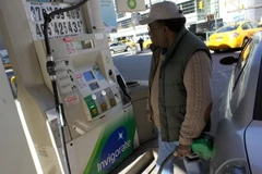 "Vàng đen" trượt giá đầu tuần, OPEC đứng trước sức ép giảm cung