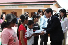 [Photo] Trường Tiểu học Hữu nghị Khmer-Việt Nam ở Svay Rieng