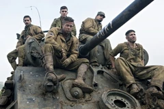 Phim lịch sử của Brad Pitt chiếm ngôi đầu của Gone Girl