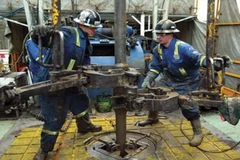 Romania tạm ngừng khai thác khí đá phiến đến năm 2019