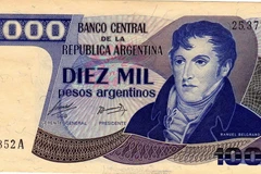Argentina kiểm soát ngoại tệ, chặn buôn bán đồng USD trên chợ đen
