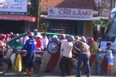 Tắc đường 20 km tại Bình Dương do du khách đổ về Đại Nam