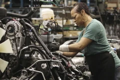 Thị trường lao động Mỹ tiếp đà giảm, ngăn Fed tăng lãi suất 