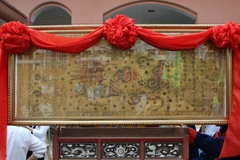 [Photo] Lễ trao tặng bản gốc Sắc phong tại Thừa Thiên-Huế