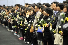 Tìm thấy thêm 8 thi thể trong chiếc phà chìm SEWOL