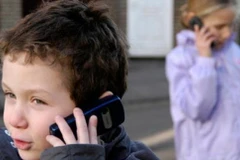 Dùng điện thoại di động khi còn trẻ có nguy cơ ung thư não