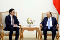 Thủ tướng Nguyễn Xuân Phúc tiếp Đại sứ Campuchia. (Ảnh: Thống Nhất/TTXVN)