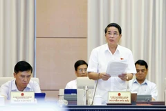 Chủ nhiệm Ủy ban Tài chính, Ngân sách của Quốc hội Nguyễn Đức Hải, Trưởng đoàn Giám sát của Uỷ ban Thường vụ Quốc hội trình bày báo cáo. (Ảnh: Văn Điệp/TTXVN)