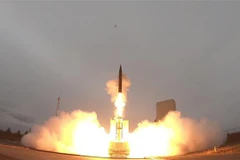 Một vụ thử tên lửa của Mỹ ở bang Alaska. (Ảnh: AFP/TTXVN)