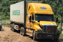 Hai xe ôtô kéo nhau, dây xích đứt khiến một người tử vong