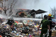 Đám cháy đã được các lực lượng chức năng khống chế. (Ảnh: Công Hải/TTXVN)