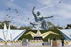 Thả chim hòa bình tại lễ tưởng niệm 73 năm ngày quân đội Mỹ ném bom nguyên tử xuống thành phố Nagasaki. (Ảnh: Kyodo/ TTXVN)