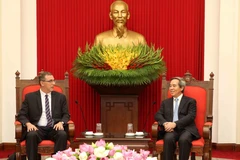 Trưởng ban Kinh tế Trung ương Nguyễn Văn Bình tiếp Trưởng đại diện mới của Quỹ Tiền tệ Quốc tế tại Việt Nam. (Ảnh: Phương Hoa/TTXVN)