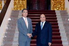 Thủ tướng Nguyễn Xuân Phúc tiếp ông Abe Shuichi, Thống đốc tỉnh Nagano, Nhật Bản. (Ảnh: Thống Nhất/TTXVN)