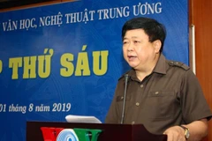 PGS.TS Nguyễn Thế Kỷ - Ủy viên Trung ương Đảng, Tổng Giám đốc Đài Tiếng nói Việt Nam, Chủ tịch Hội đồng Lý luận, phê bình văn học, nghệ thuật Trung ương phát biểu tại kỳ họp thứ sáu. (Ảnh: Thanh Tùng/TTXVN)