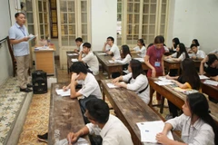 Các thí sinh tham dự Kỳ thi THPT quốc gia năm 2019 tại Hội đồng thi trường THPT Trần Phú (Hà Nội). (Ảnh: Thanh Tùng/TTXVN)