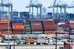 Container hàng hóa tại cảng Long Beach, bang California (Mỹ). (Ảnh: AFP/TTXVN)