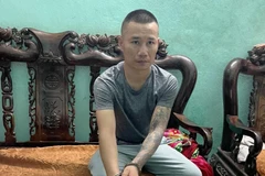 Một trong hai đối tượng bị bắt giữ cùng tang vật của chuyên án 231V. (Ảnh: TTXVN phát)