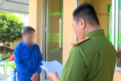 Cơ quan Cảnh sát điều tra Công an tỉnh Bà Rịa-Vũng Tàu bắt giữ 2 thanh tra giao thông để điều tra về hành vi nhận hối lộ. (Nguồn: Công an Nhân dân)